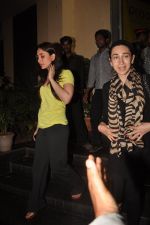 Kareena Kapoor, Karisma Kapoor watch agent vinod in Pixion, Bandra on 18th March 2012 (19).JPG